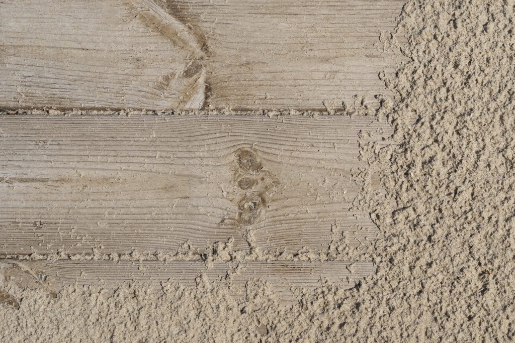 Which sand is used for plastering